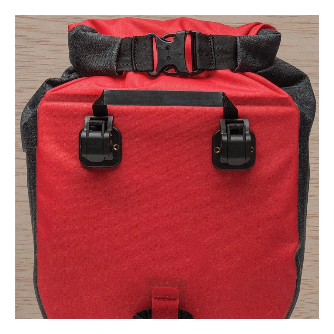 Blackburn Sacoche Etanche Barrier City 20L Noir 5 Blackburn Sacoche Etanche Barrier City 20L Noir – Image 3