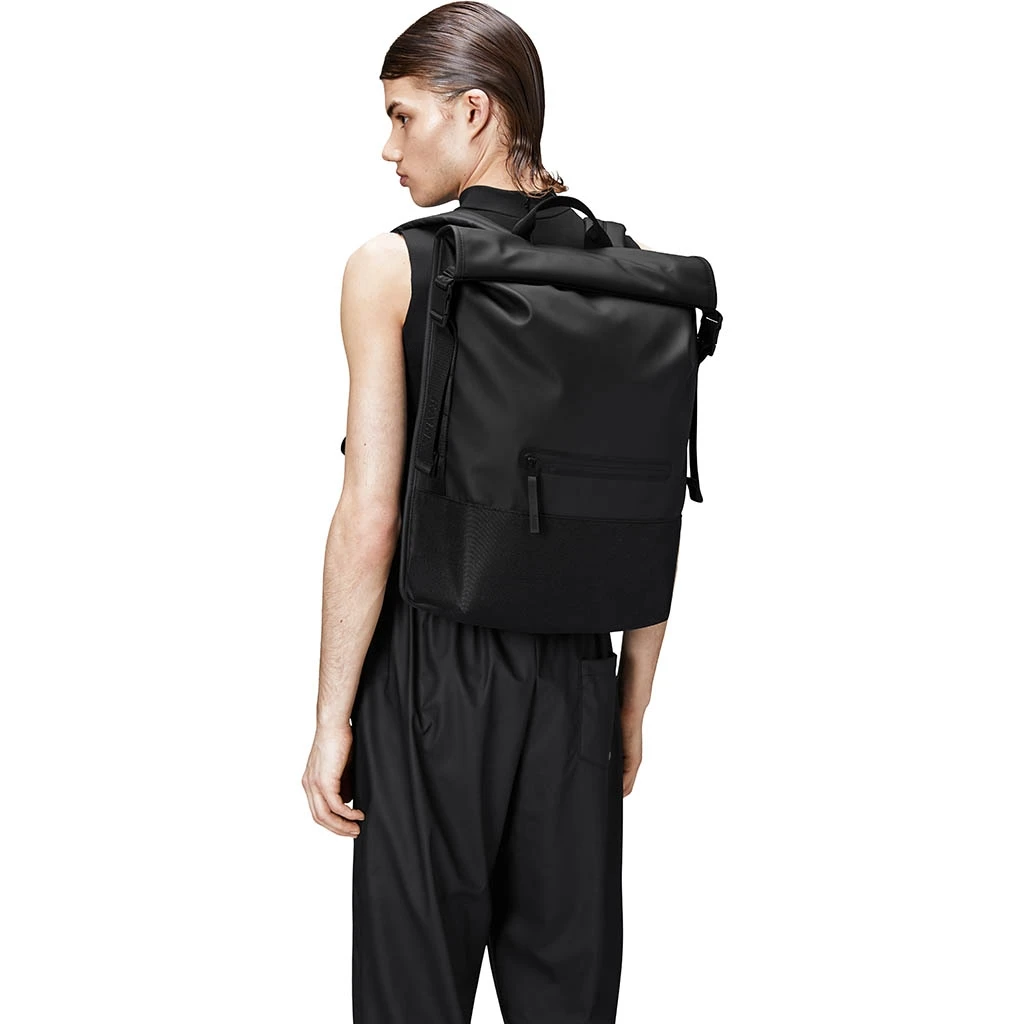 Rains Trail Rolltop Backpack W3 Noir 5 Rains Trail Rolltop Backpack W3 Noir – Image 3