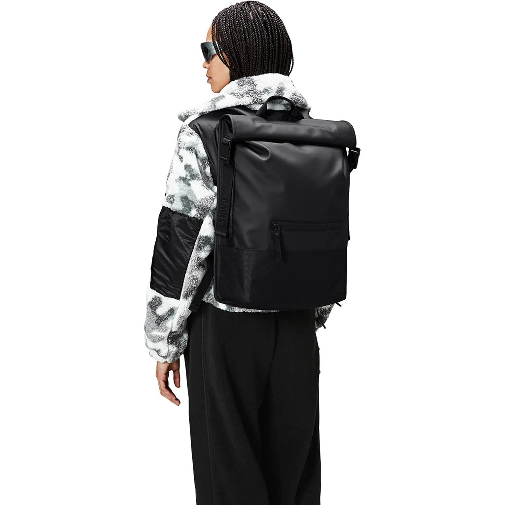 Rains Trail Rolltop Backpack W3 Noir 6 Rains Trail Rolltop Backpack W3 Noir – Image 4