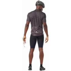 Odlo Maillot ZEROWEIGHT Black / Graphite Grey Homme 11 Odlo Maillot ZEROWEIGHT Black / Graphite Grey Homme -RideLight Boutique main 411912 60056 Model Back FullBody 1 8190