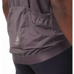 Odlo Maillot ZEROWEIGHT Black / Graphite Grey Homme 13 Odlo Maillot ZEROWEIGHT Black / Graphite Grey Homme -RideLight Boutique main 411912 60056 Model Detail Crop 2 1 894e