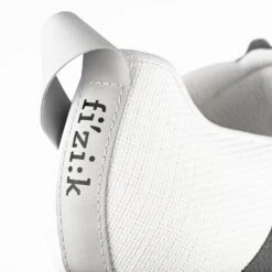 Fizik HYDRA AEROWEAVE CARBON WHITE- SILVER Blanc 12 Fizik HYDRA AEROWEAVE CARBON WHITE- SILVER Blanc -RideLight Boutique main fizik transiro hydra aeroweave carbon 5 triathlon shoes with single strap 4fa3